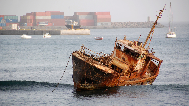 Illustration for article titled 30 Beautifully Haunting Shipwrecks From Around the World
